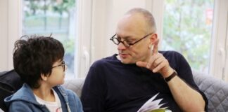 Nowe przygody skarpetek. Spotkanie z Danielem de Latourem w Klubie Ojca