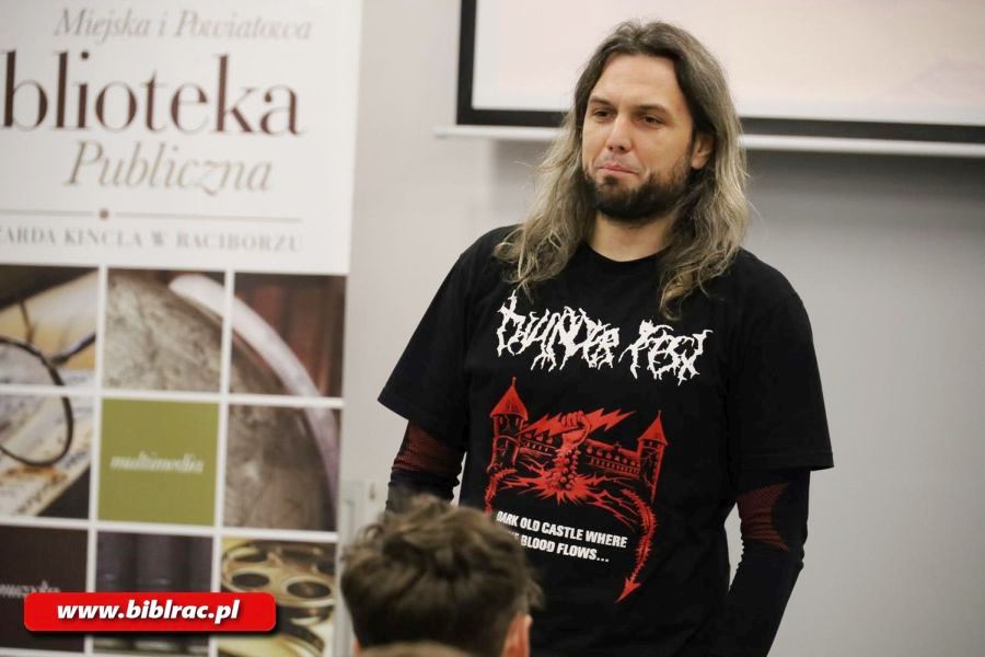 Jak naprawdę wygląda życie na statku? Spotkanie z Miłoszem Szymańskim w raciborskiej bibliotece