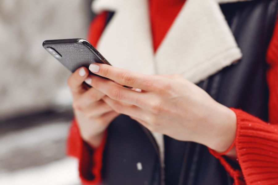 Milion osób korzysta z e-usług ZUS przez aplikację mobilną smartfon