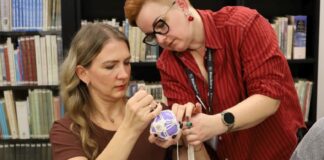 Drugie życie bombek. Warsztaty makramy w raciborskiej bibliotece