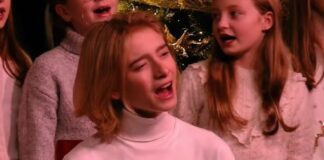 Śpiewamy światu. Świąteczny singiel Stasia Karonia z raciborskim akcentem