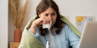 choroba grypa praca kobieta