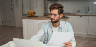 komputer dokumenty praca zdalna home office