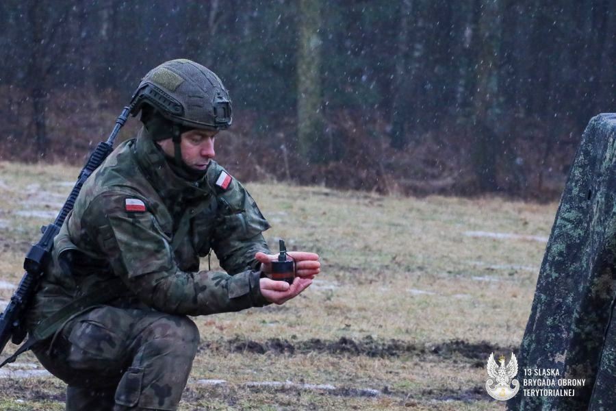 Terytorialsi ćwiczyli w Kuźni Raciborskiej rzut granatem
