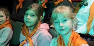 Młodzi czytelnicy z Raciborza na spektaklu „Tuwim dla dzieci”