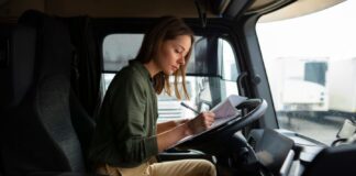 kobieta kierowca ciezarowka praca