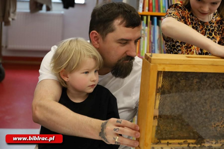 Klub Ojca raciborskiej biblioteki odkrywał tajemnice pszczół