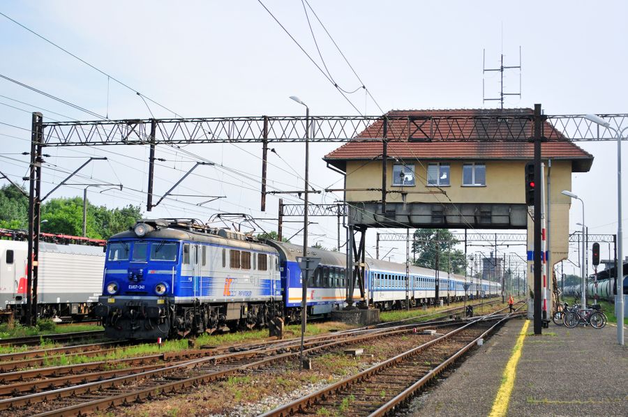 Koniec z kilkoma biletami? UE chce ułatwić podróże pociągami intercity raciborz wydmy