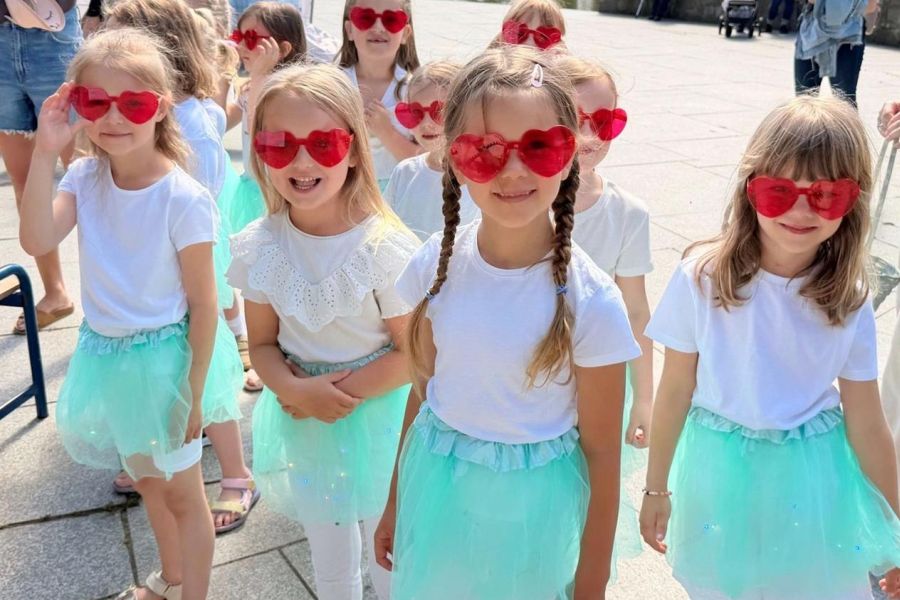 Setki przedszkolaków na Festiwalu Piosenki i Sportu w Raciborzu