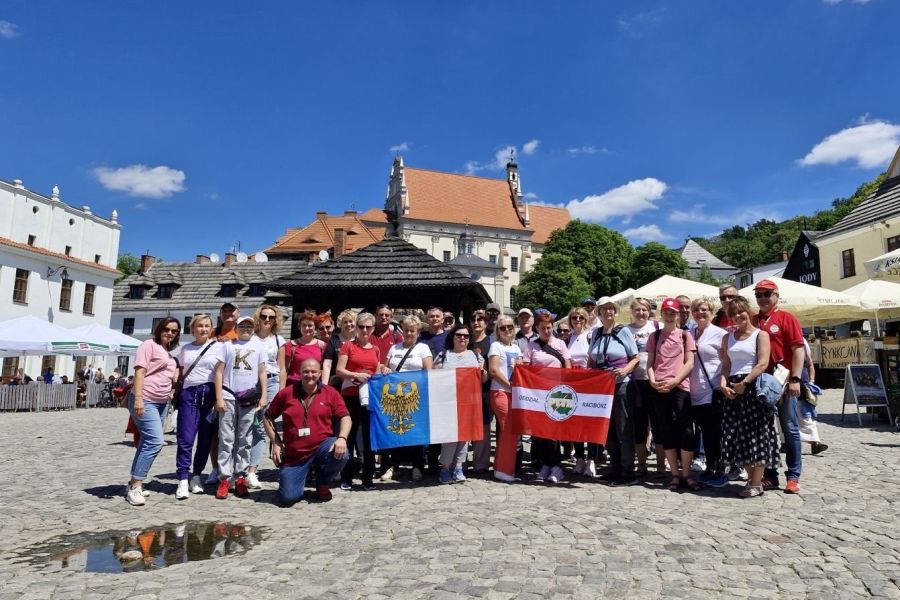 Renesansowe zabytki, lessowe wąwozy i „Ojciec Mateusz”. Trwają zapisy na wycieczkę z PTTK Racibórz pttk-raciborz