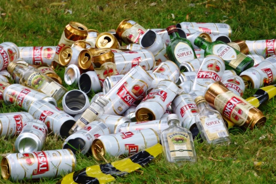 64 tys. punktów zbiórki i 2,3 mld zebranych opakowań. Teraz czas na „małpki” buletki piwo odpady smieci