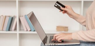 Sztuczna inteligencja zmienia sposób robienia zakupów komputer zakupy online karta