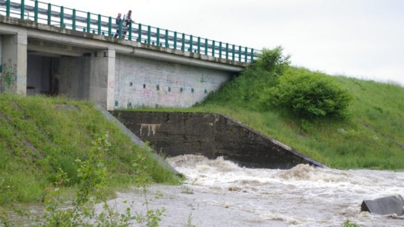 Wysoki poziom wody w Odrze i kanale Ulga
